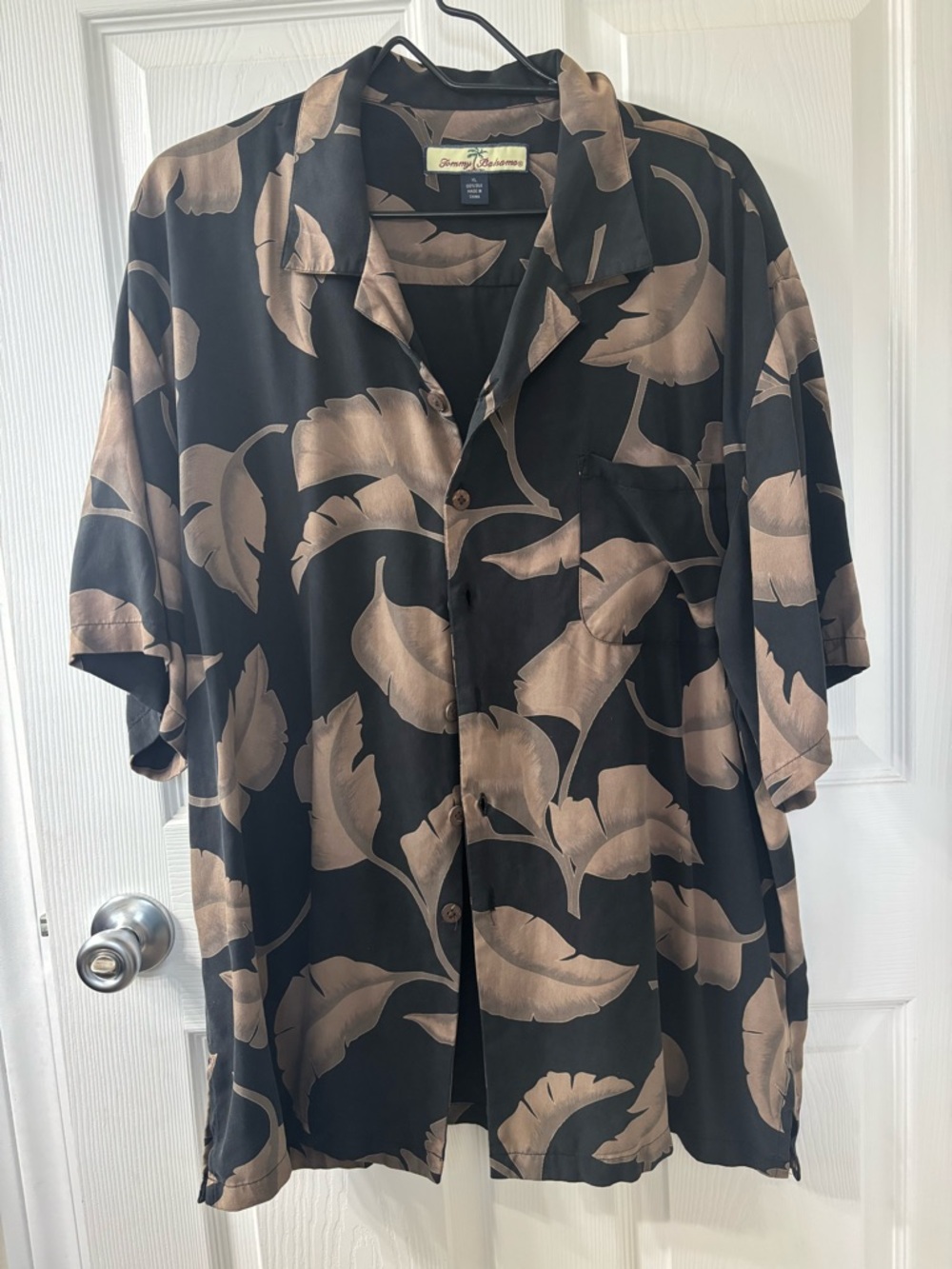Tommy Bahama Hawaiian Aloha Shirt Mens XL Button Up 100% Silk Black Brown Leaves
